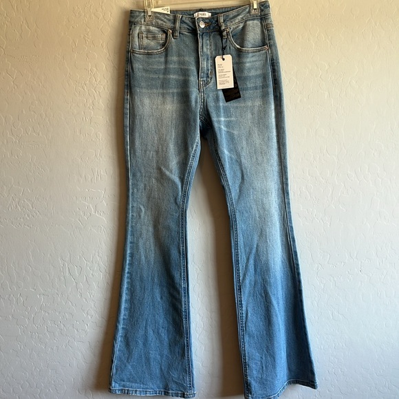 Forever 21 Mid-Rise Slim Fit Studded Angel Wing Flare Leg Jeans Size 27 - Picture 5 of 16